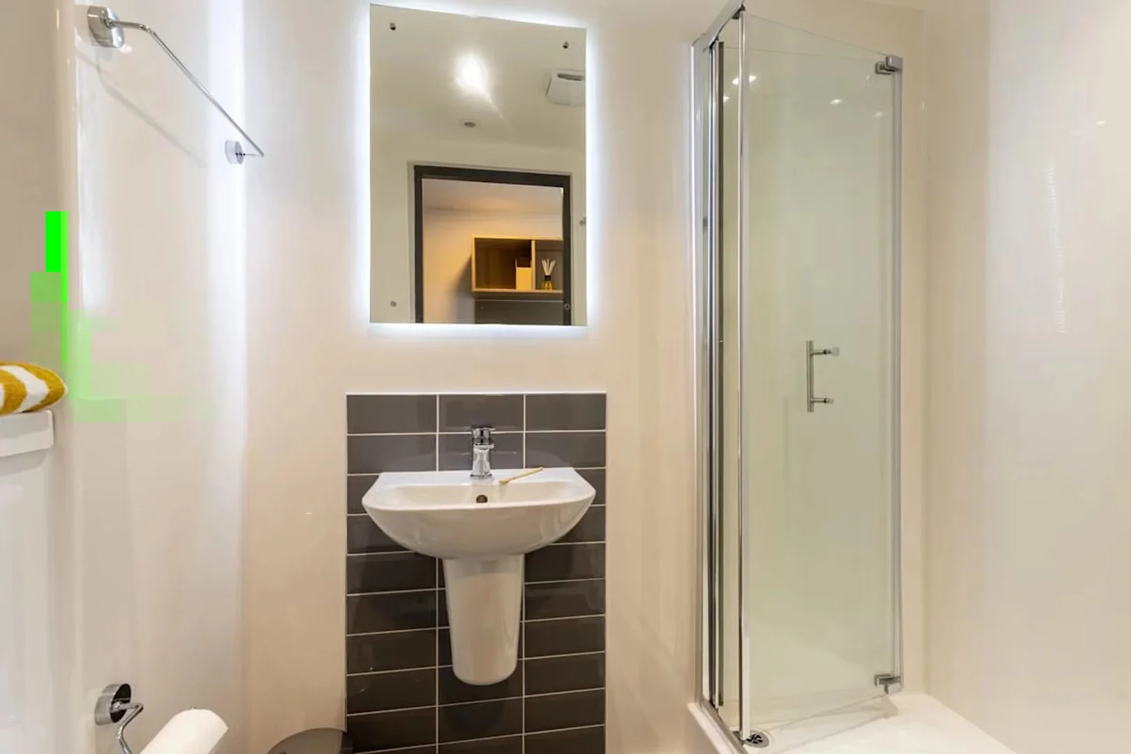 Chambre confortable pour étudiants disponible dans 