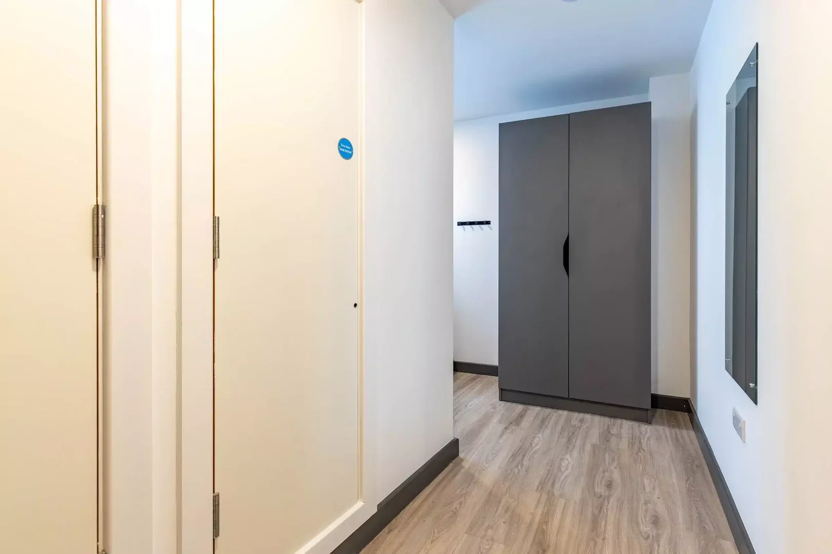 Chambre confortable pour étudiants disponible dans 