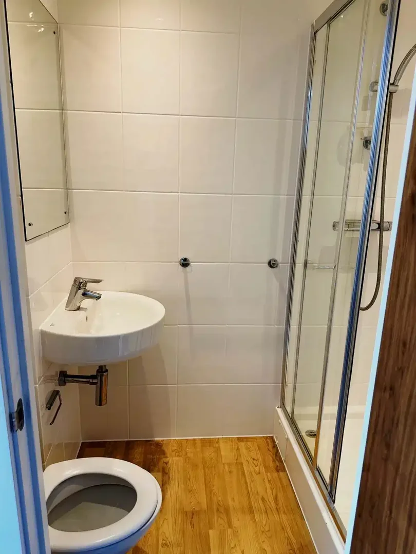 Habitación para estudiantes en  con área de estudio y facilidades compartidas