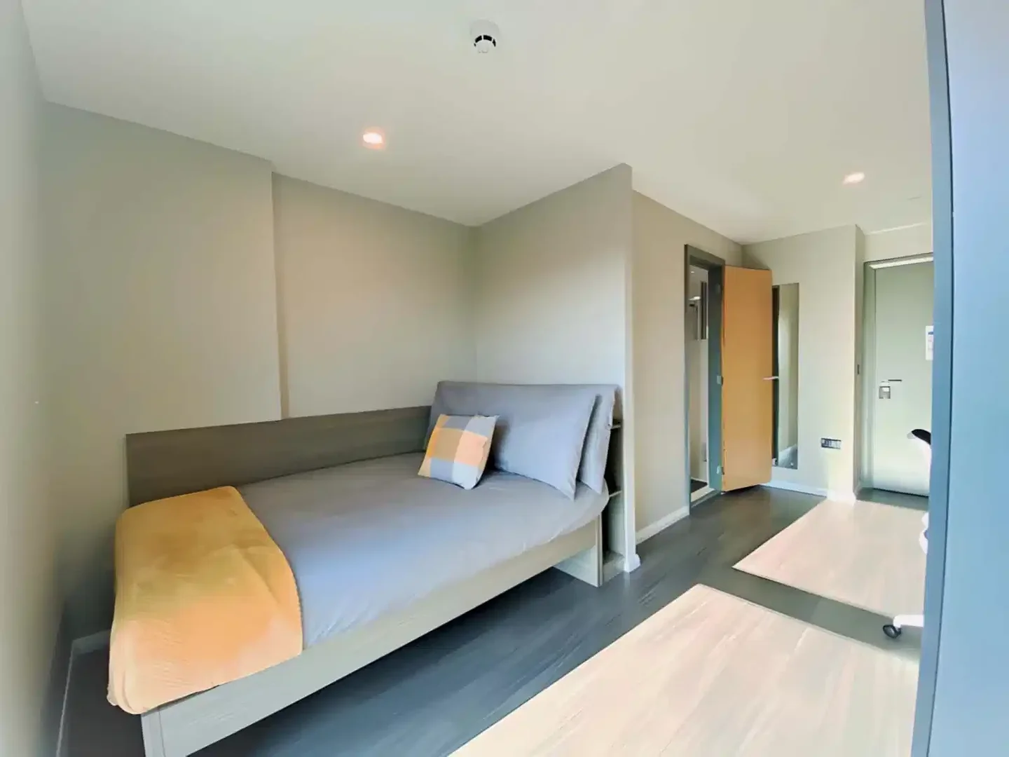 Economical student room with convenient location in 