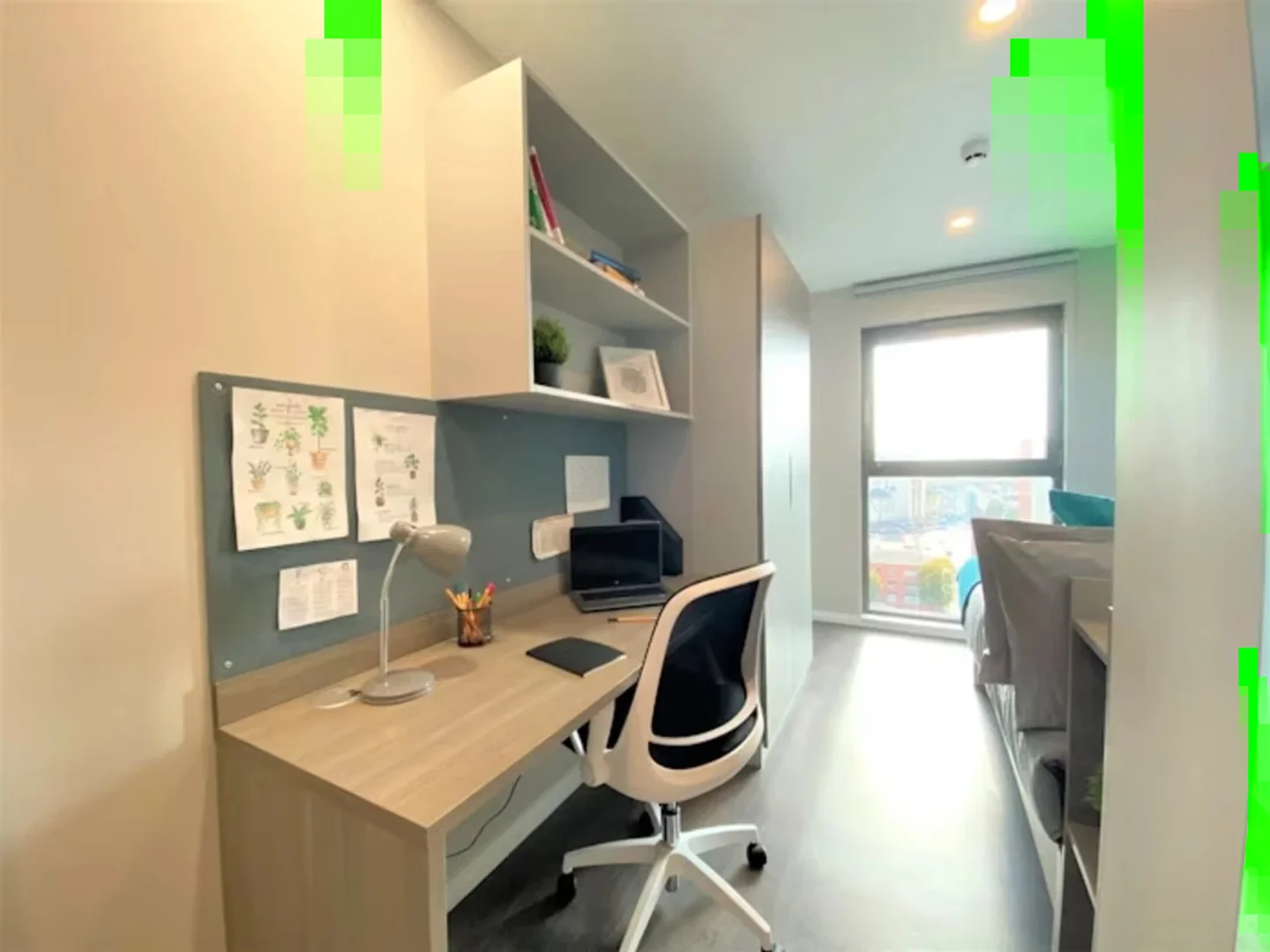 Habitación estudiantil funcional perfecta para estudiar en 