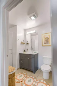 Stanza privata in East Apache Boulevard, immagine 3 di 36