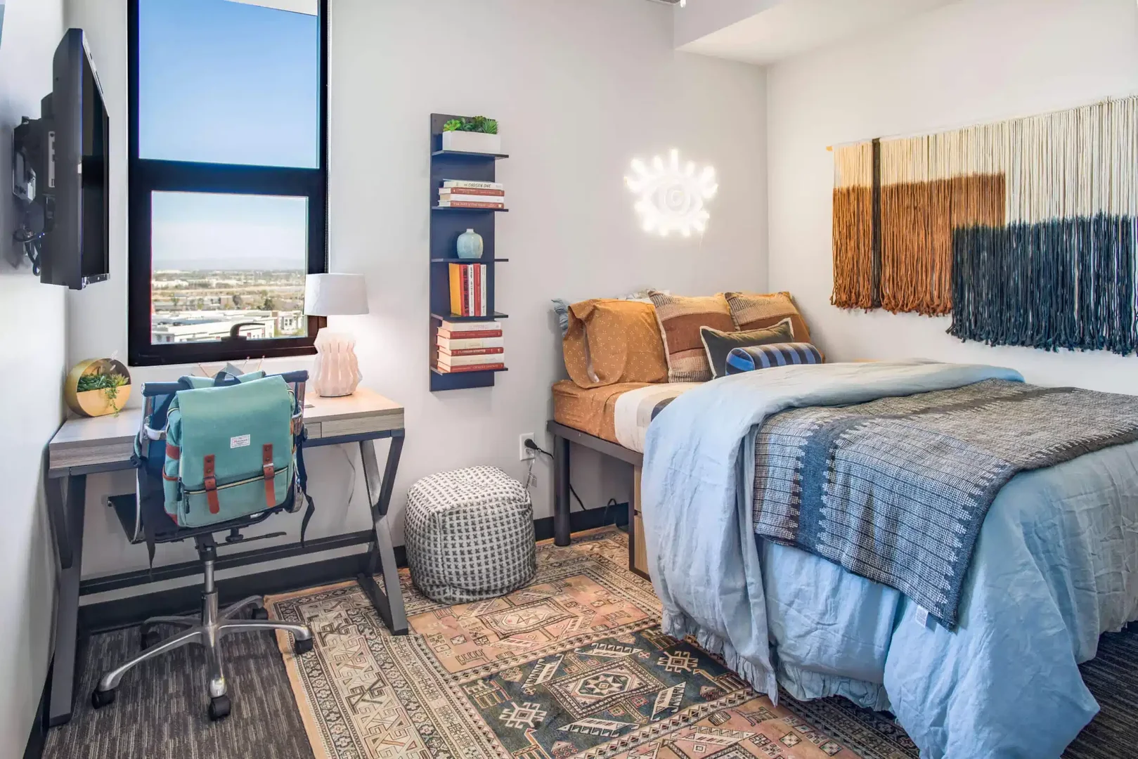 Bright and airy student room with easy university access in 