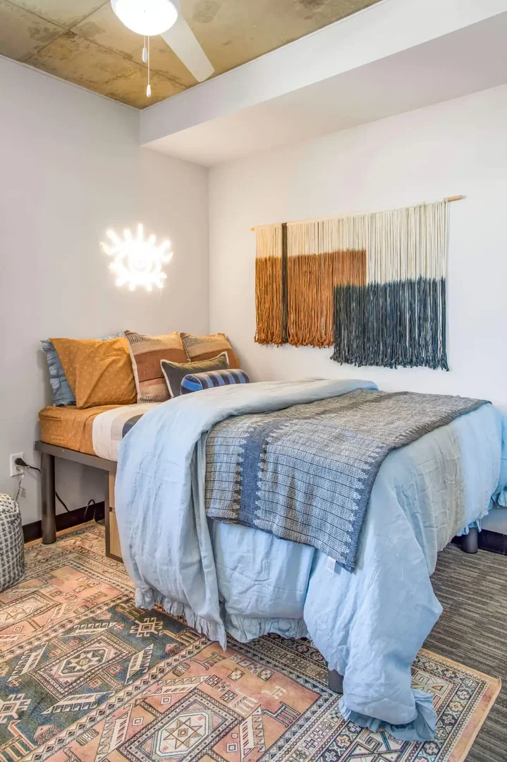 Economical student room with convenient location in 