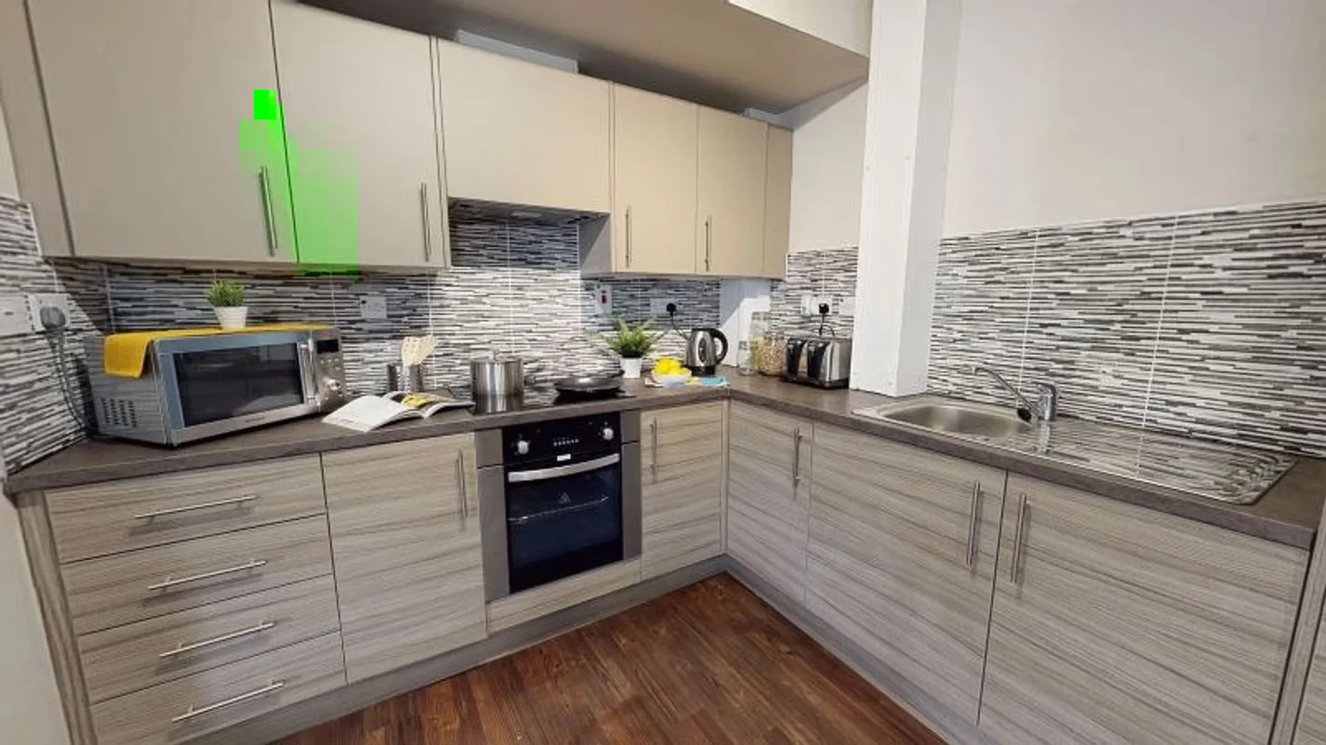 Room for rent in student apartment in , fully furnished
