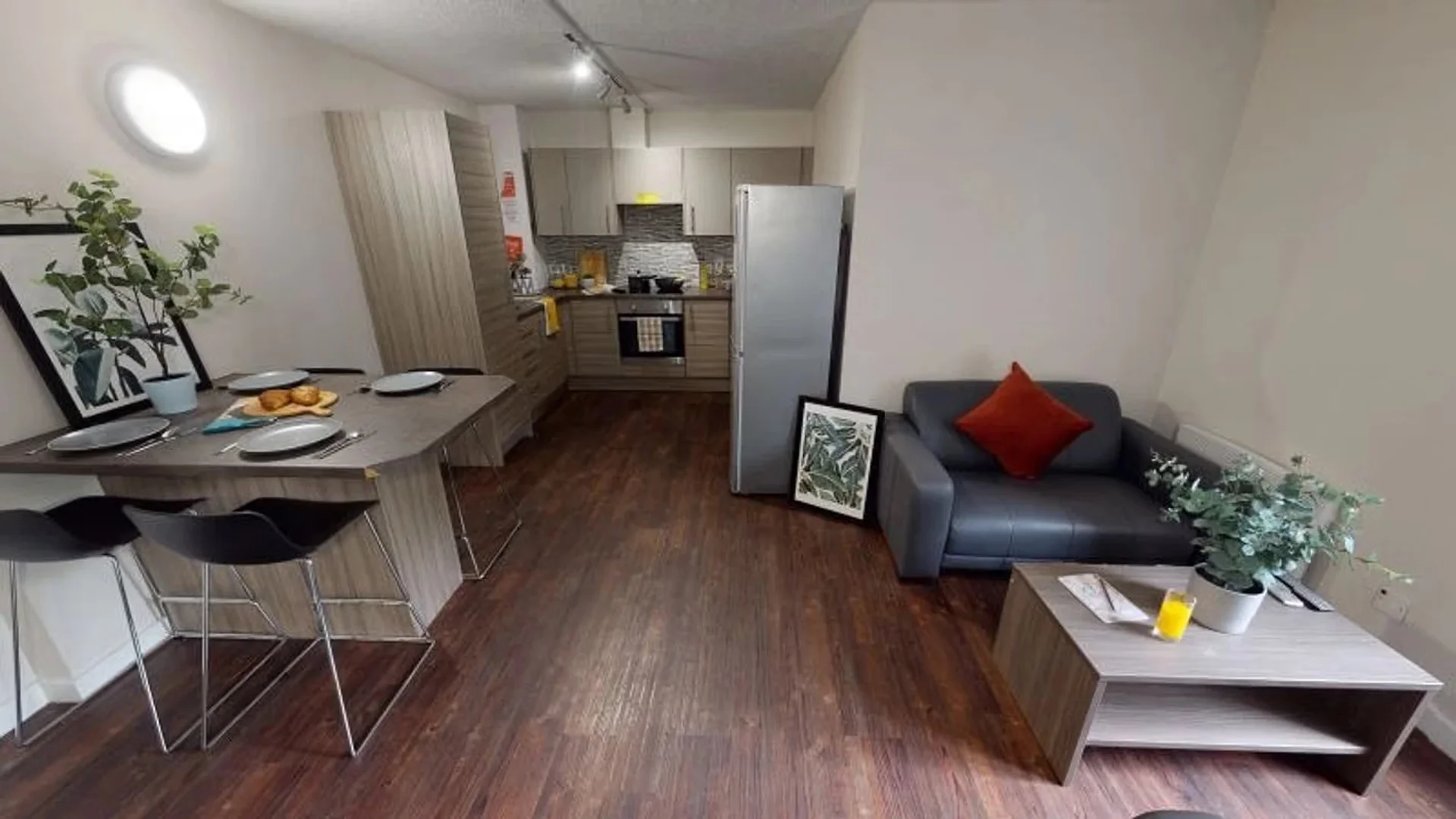Comfortable and spacious student room in 