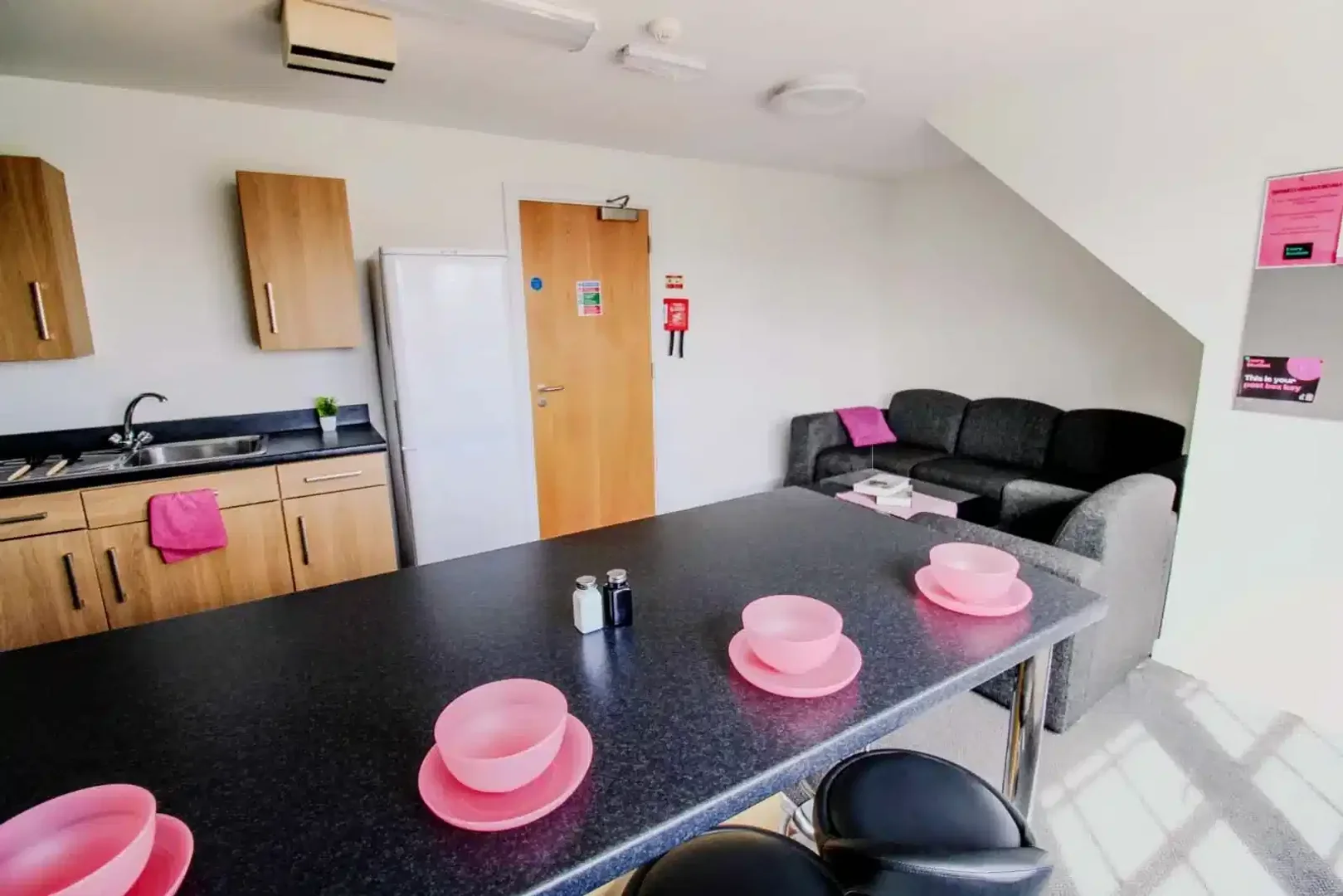 Quarto para alugar em apartamento de estudantes em , totalmente mobilado