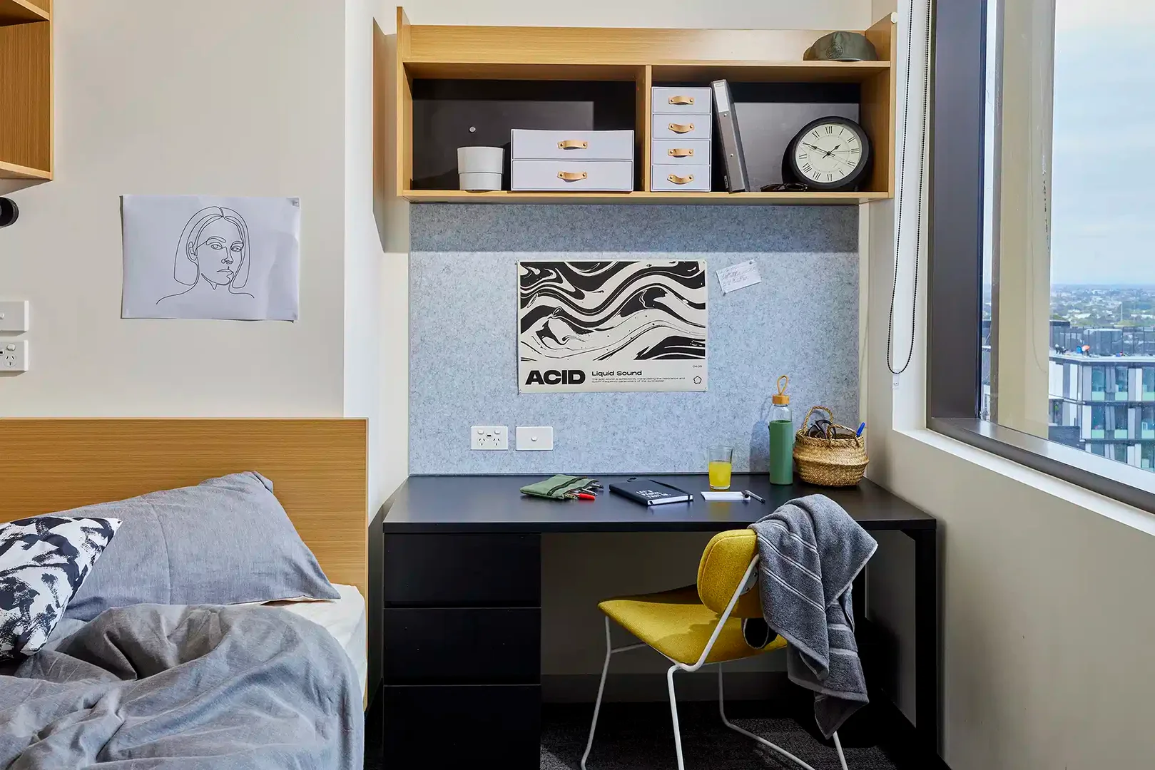 Quarto para alugar em apartamento de estudantes em , totalmente mobilado