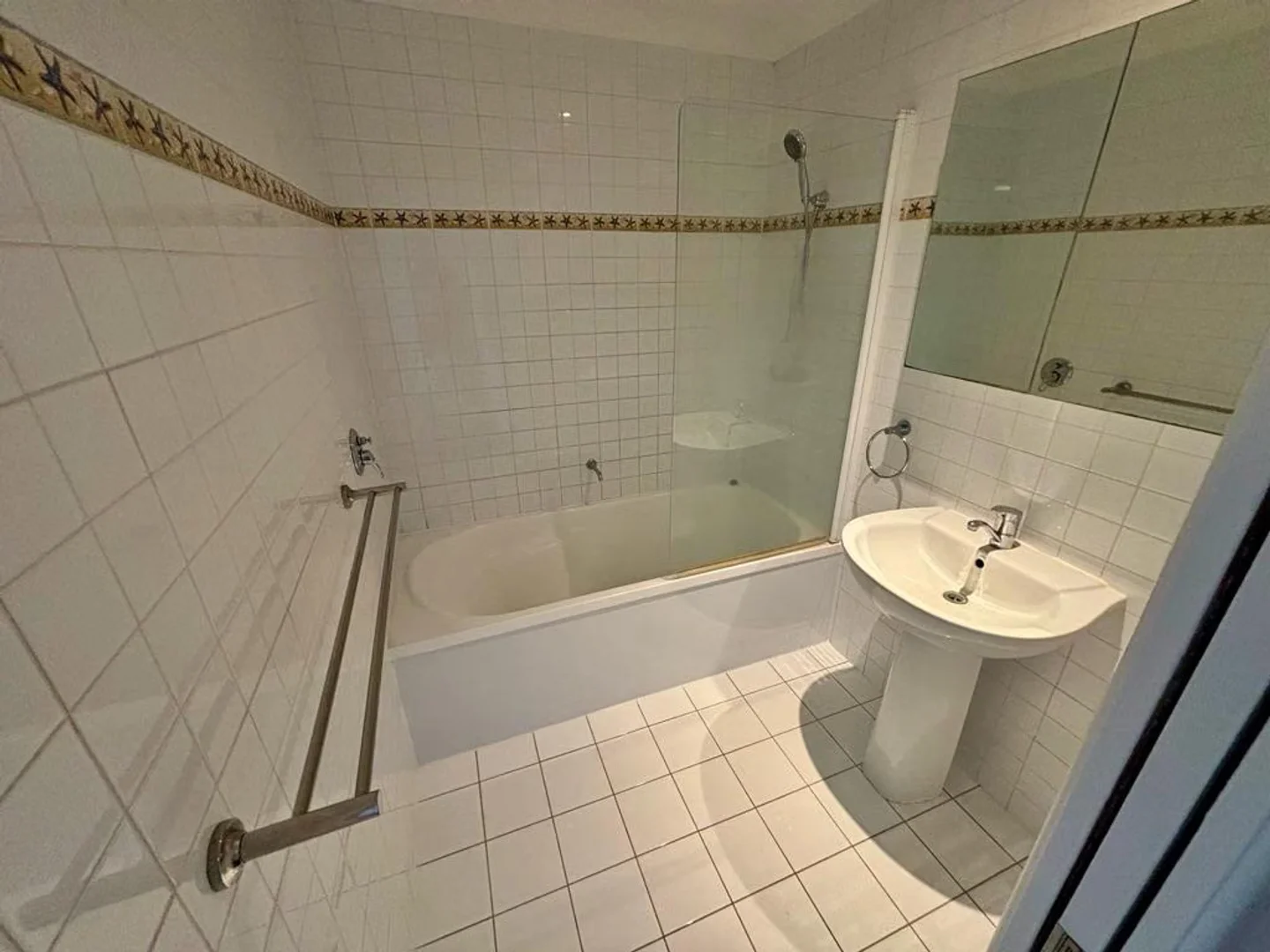 Chambre confortable pour étudiants disponible dans 