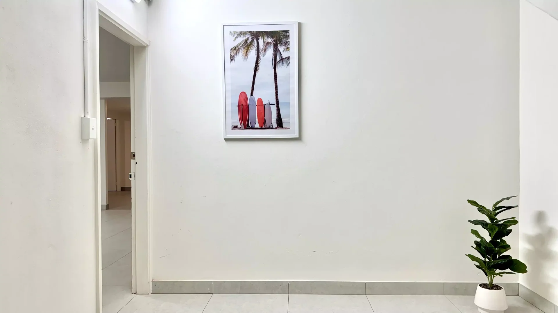 Comfortable and spacious student room in