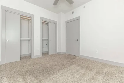 Stanza privata in Douglas Avenue, immagine 3 di 49