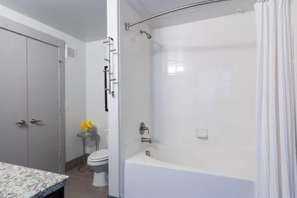 Stanza privata in Douglas Avenue, immagine 34 di 49