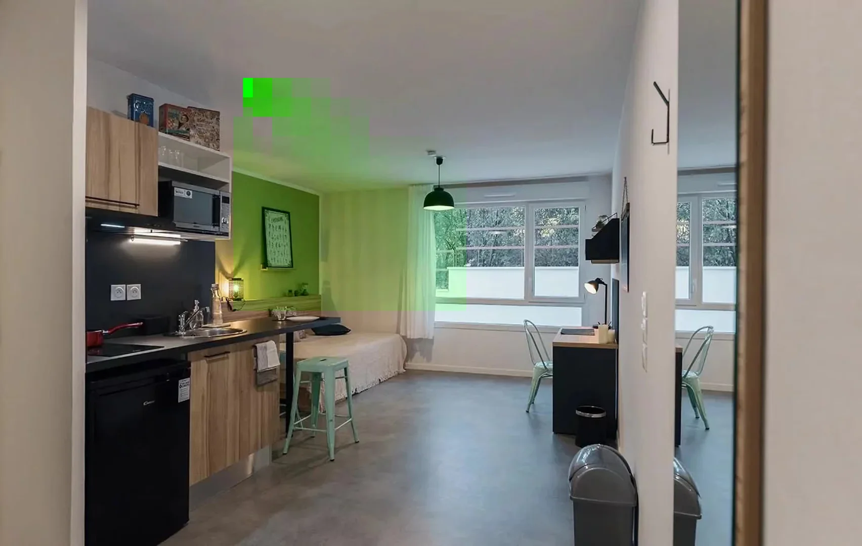 'de etkili düzene sahip minimalist öğrenci stüdyosu