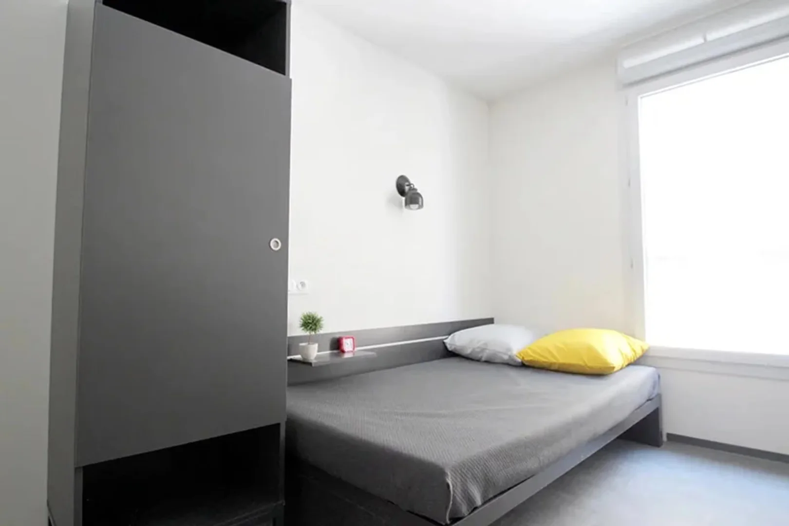 Bezahlbares Zimmer für Studenten mit ausreichender Beleuchtung in 