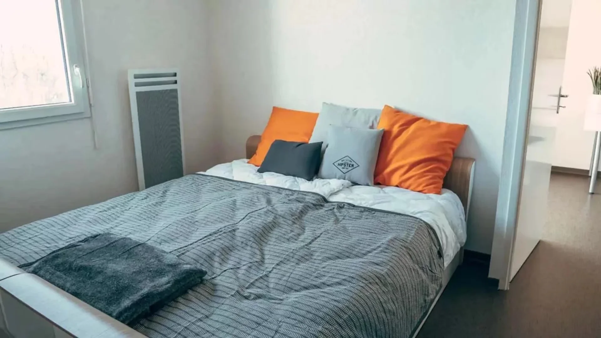 Studentenfreundliches Zimmer in mit modernen Annehmlichkeiten