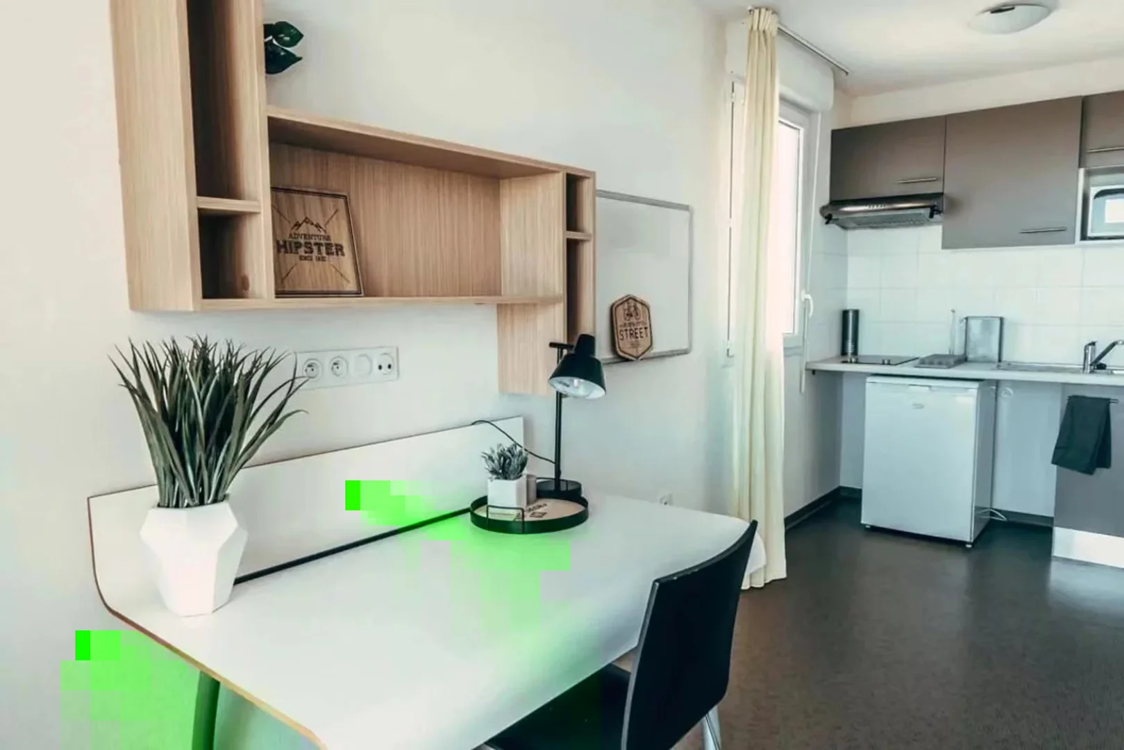 Zimmer in Studentenwohnung in zu vermieten, voll möbliert