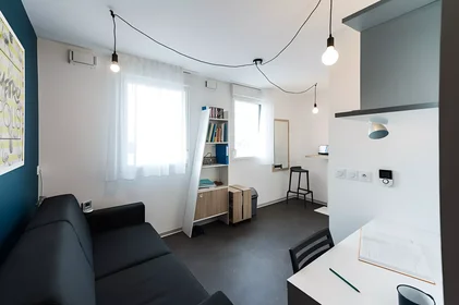 Monolocale in Rue de Saint-Brieuc, immagine 2 di 15