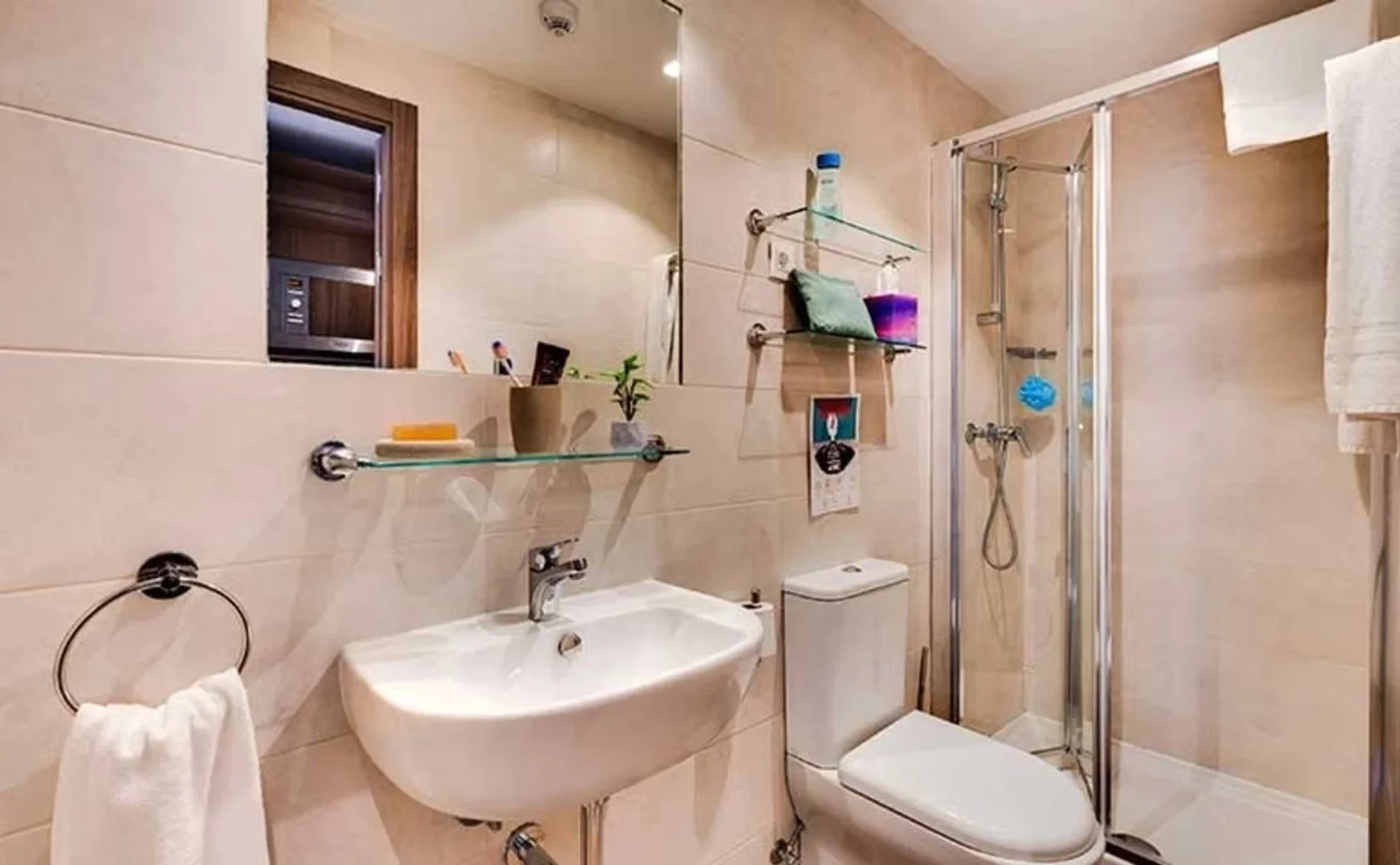 Student-friendly studio with excellent transport links in 