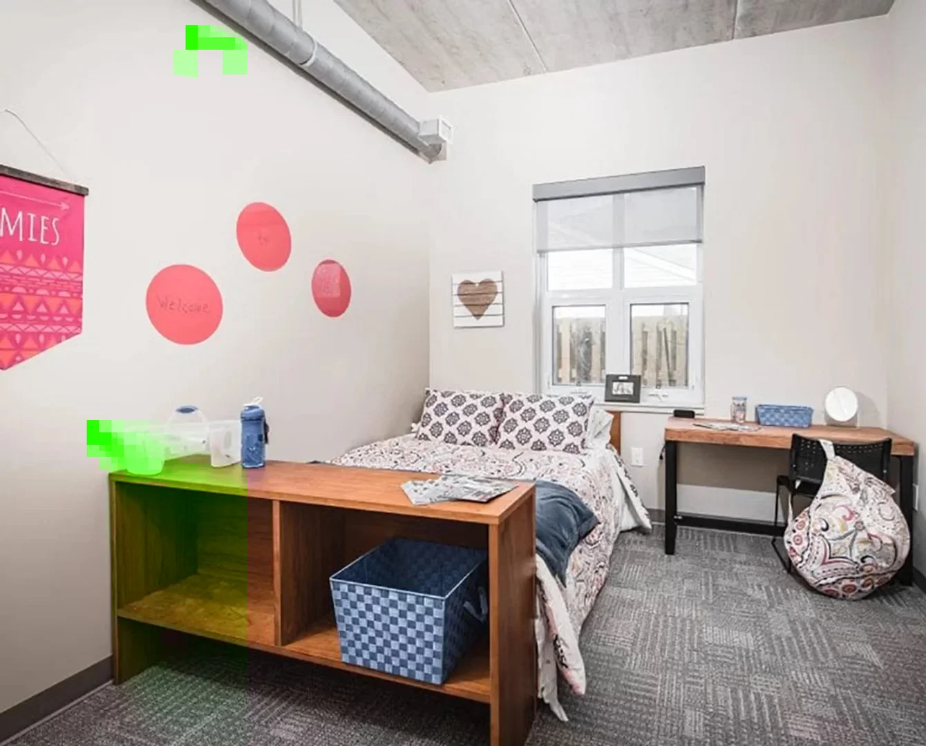 Habitación estudiantil funcional perfecta para estudiar en 