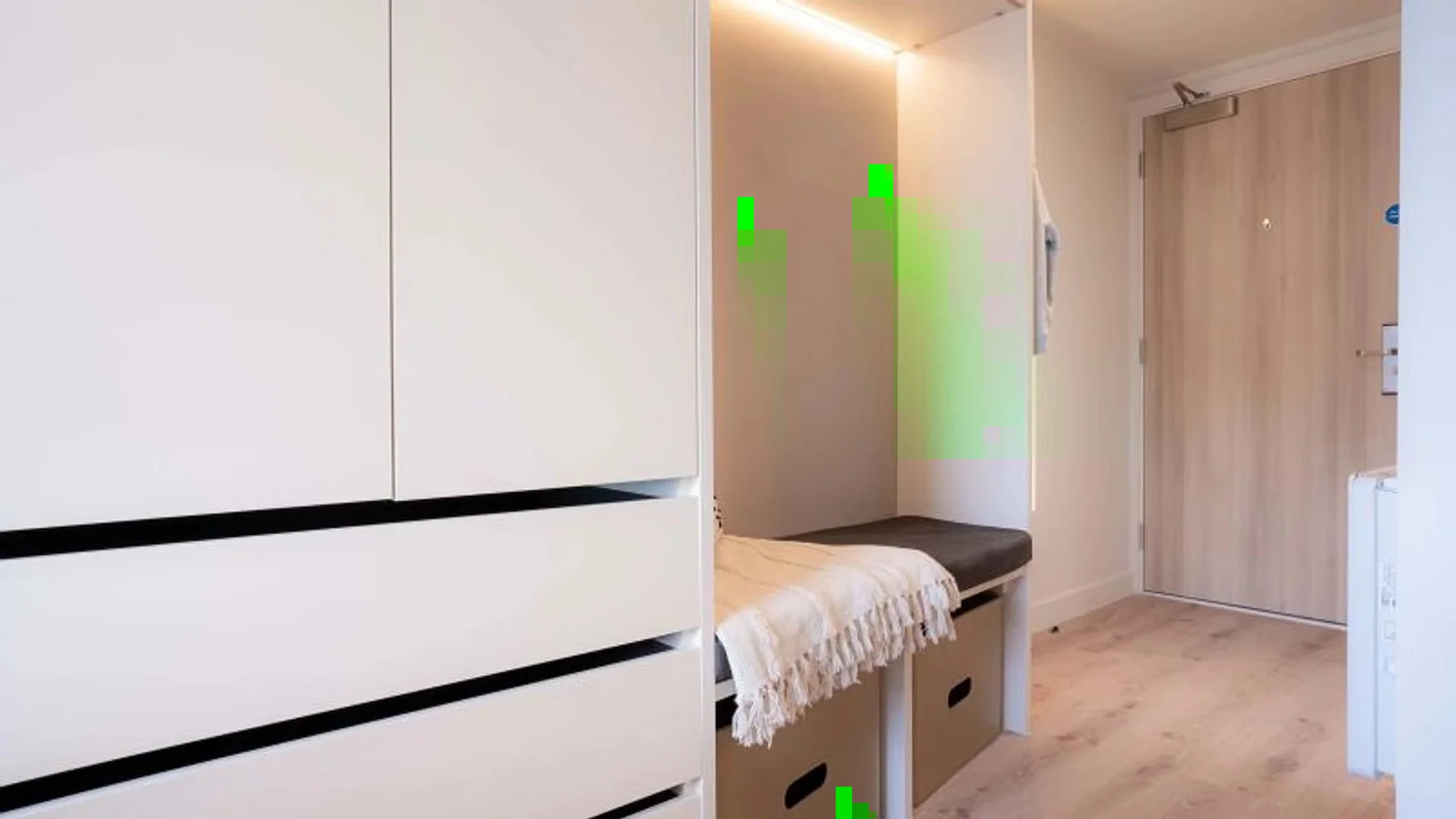 'de modern olanaklara sahip öğrenci dostu oda