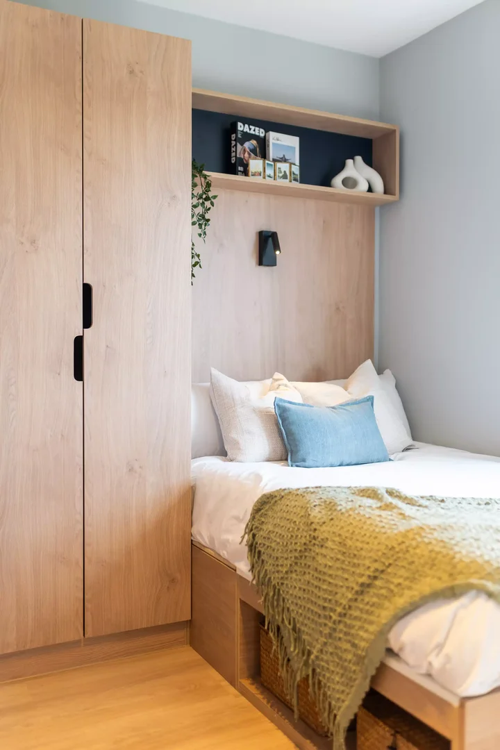 Affordable room for students with ample lighting in 