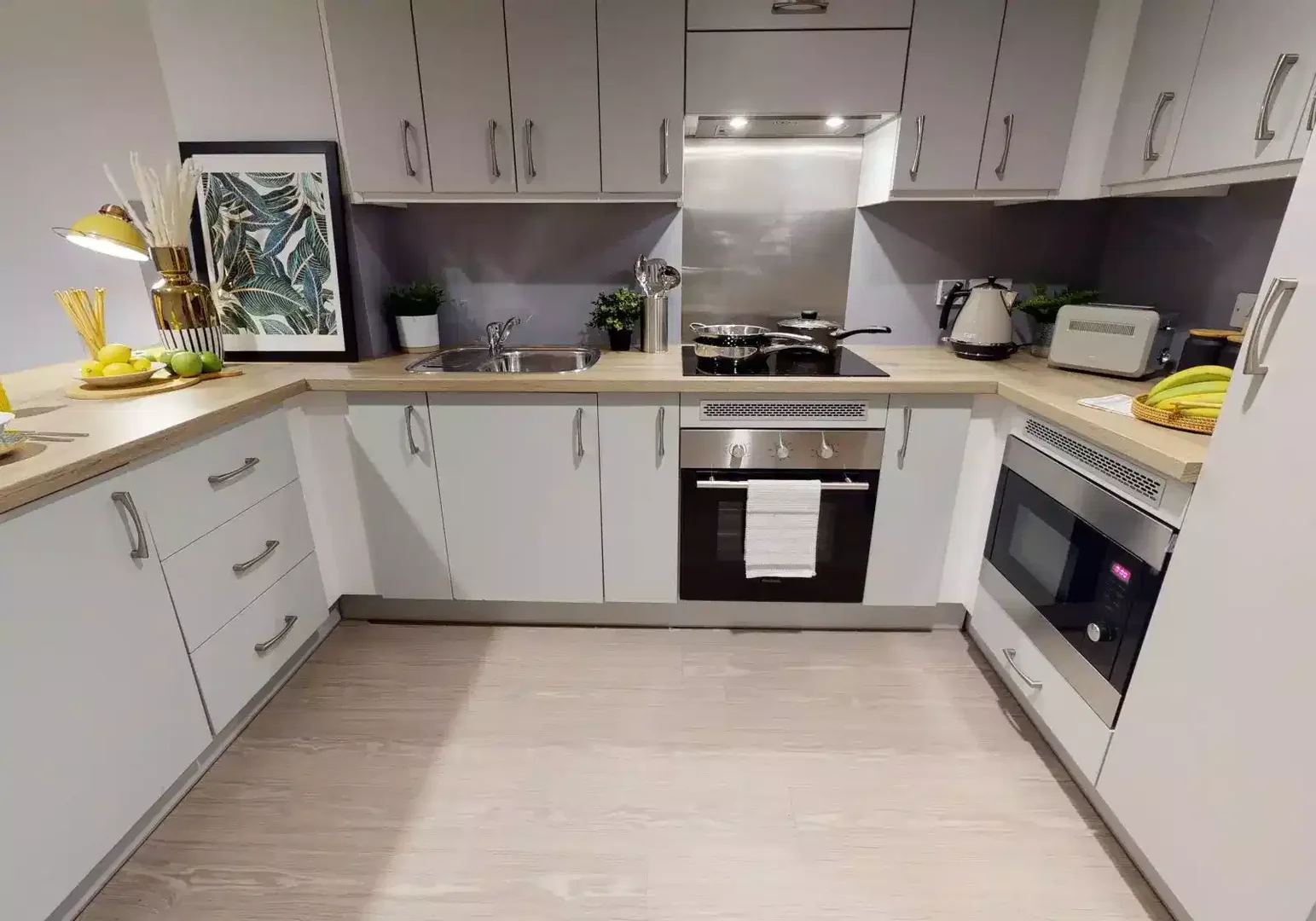 Economical student room with convenient location in 