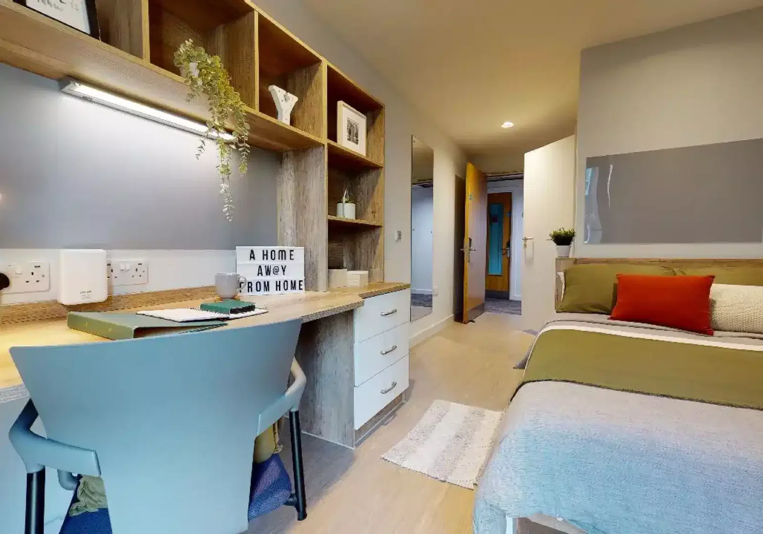 Functional student room perfect for studying in 