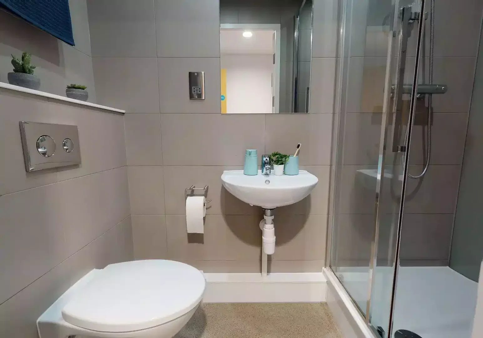Economical student room with convenient location in 