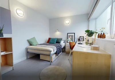 Private room at Holmes Road, image 1 of 28