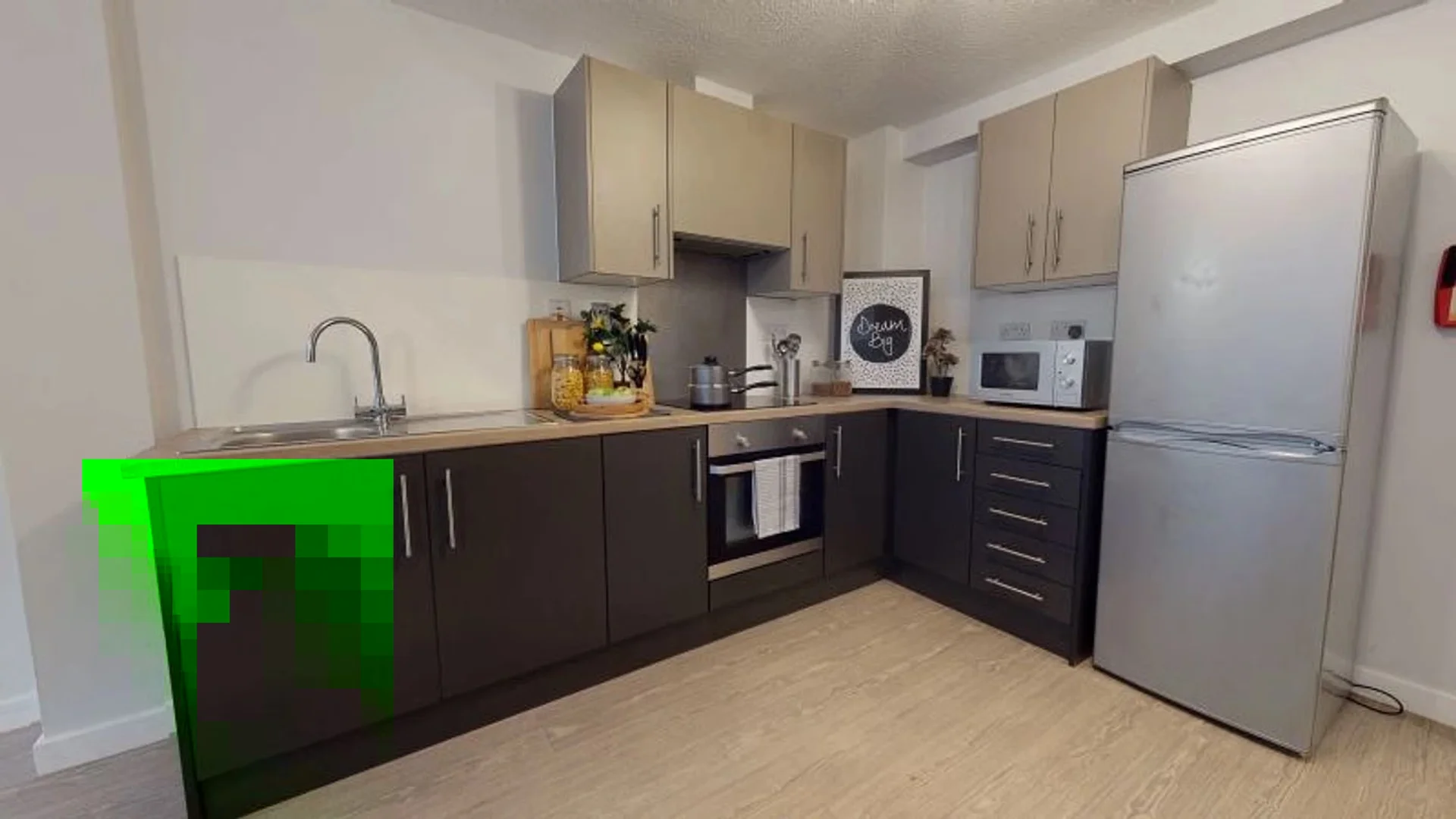 Student-friendly room in  with modern amenities