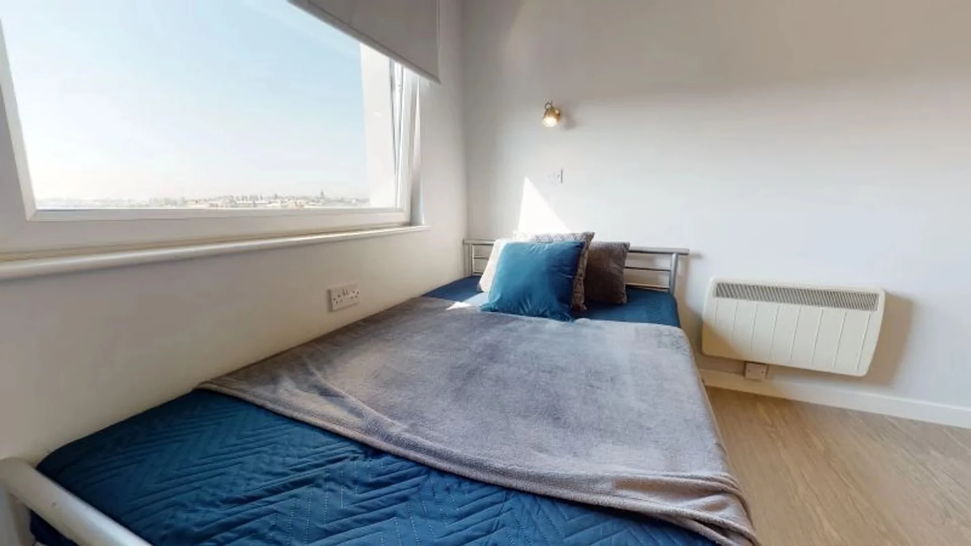 Economical student room with convenient location in 