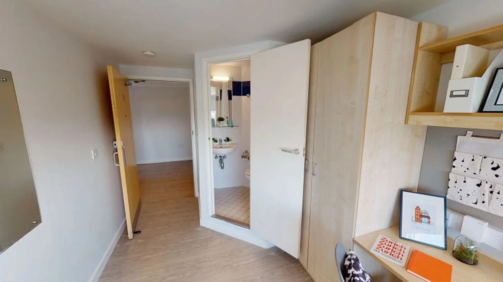 Room for rent in student apartment in , fully furnished
