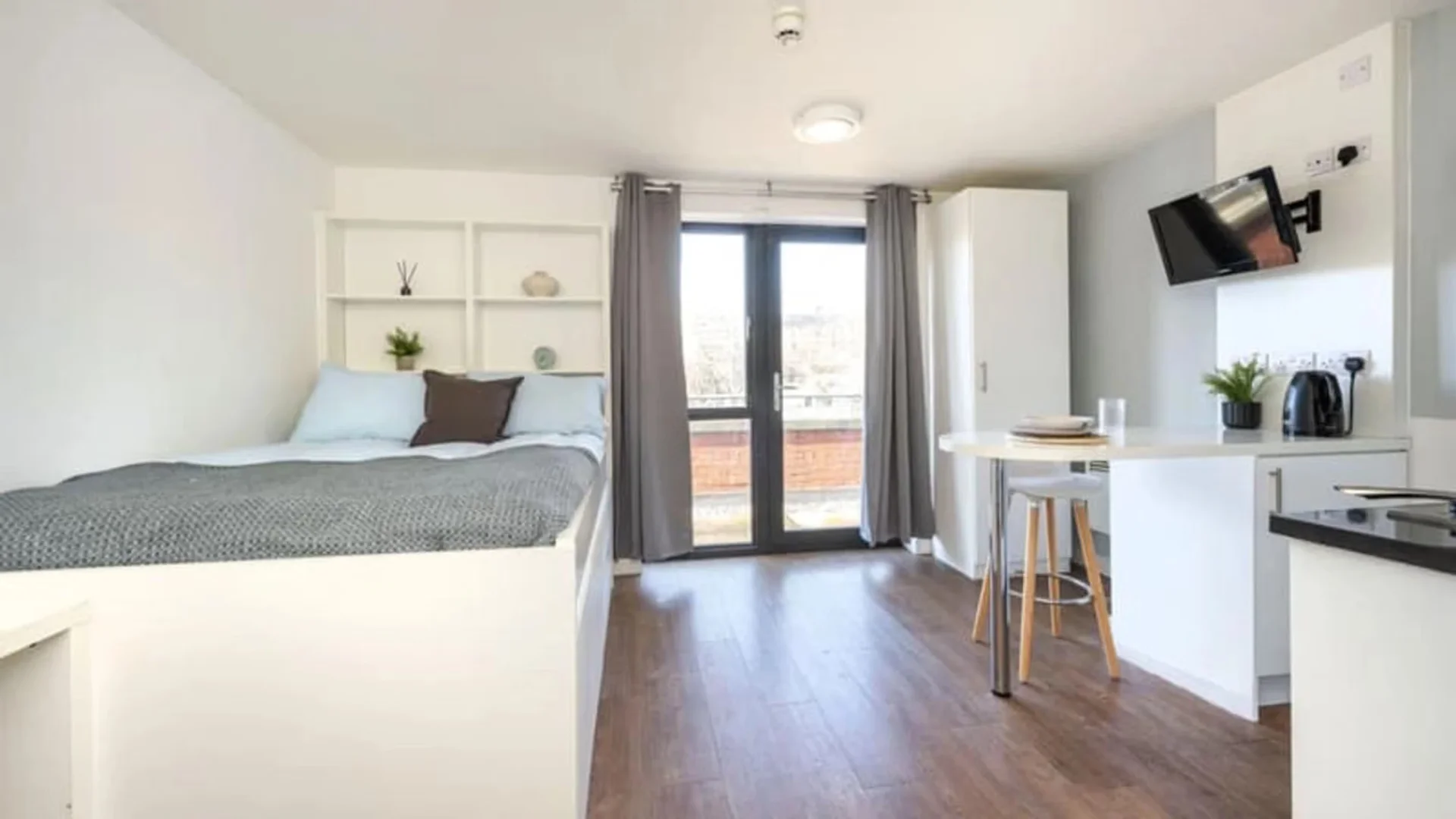 Modern student studio with complete amenities in 