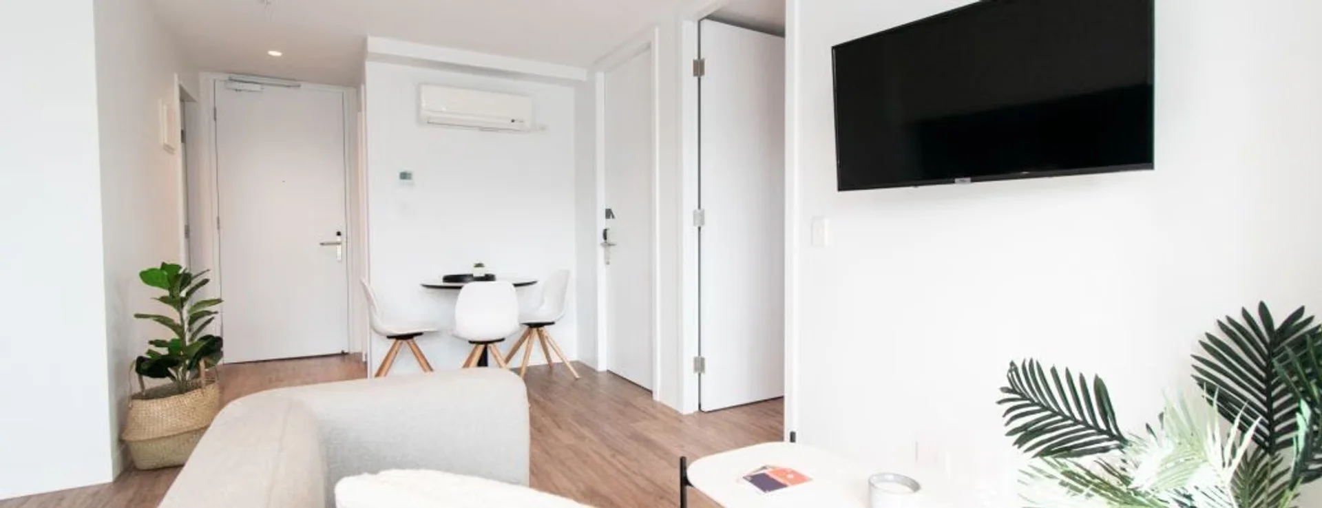 Functional student room perfect for studying in 