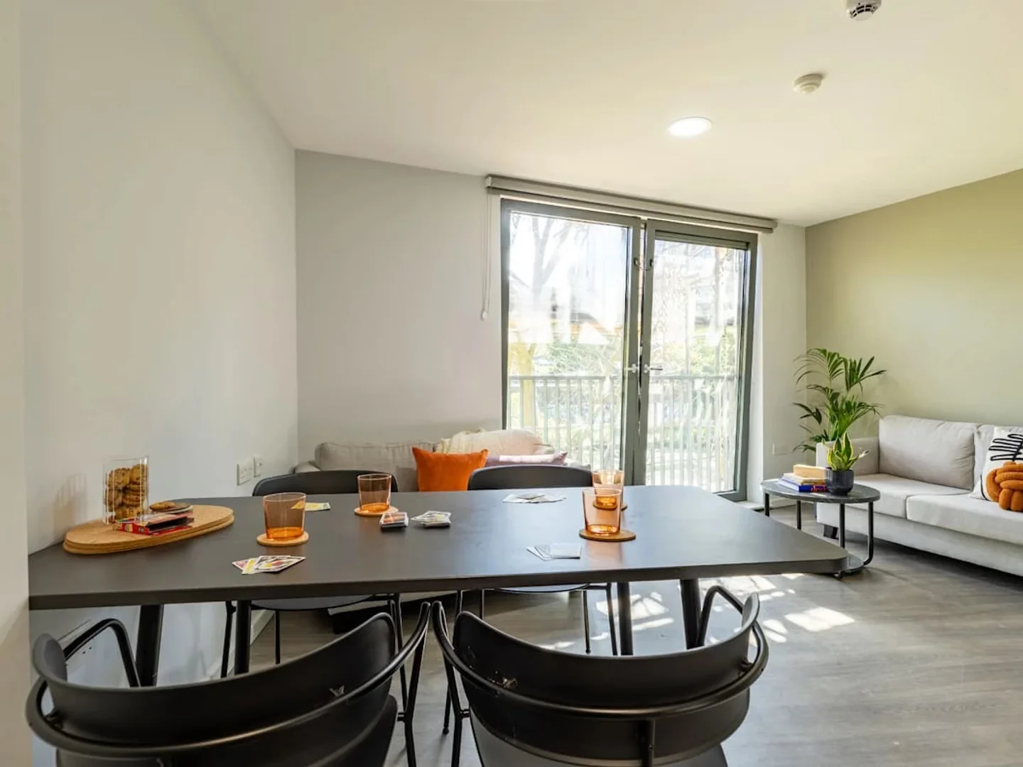 Economical student room with convenient location in 