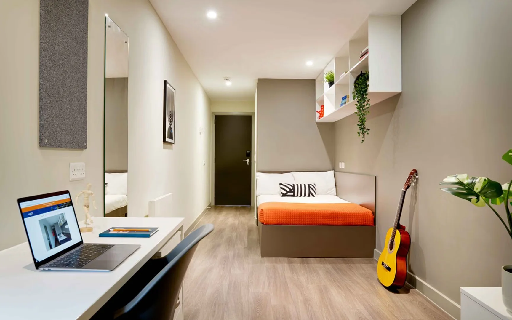 Functional student room perfect for studying in