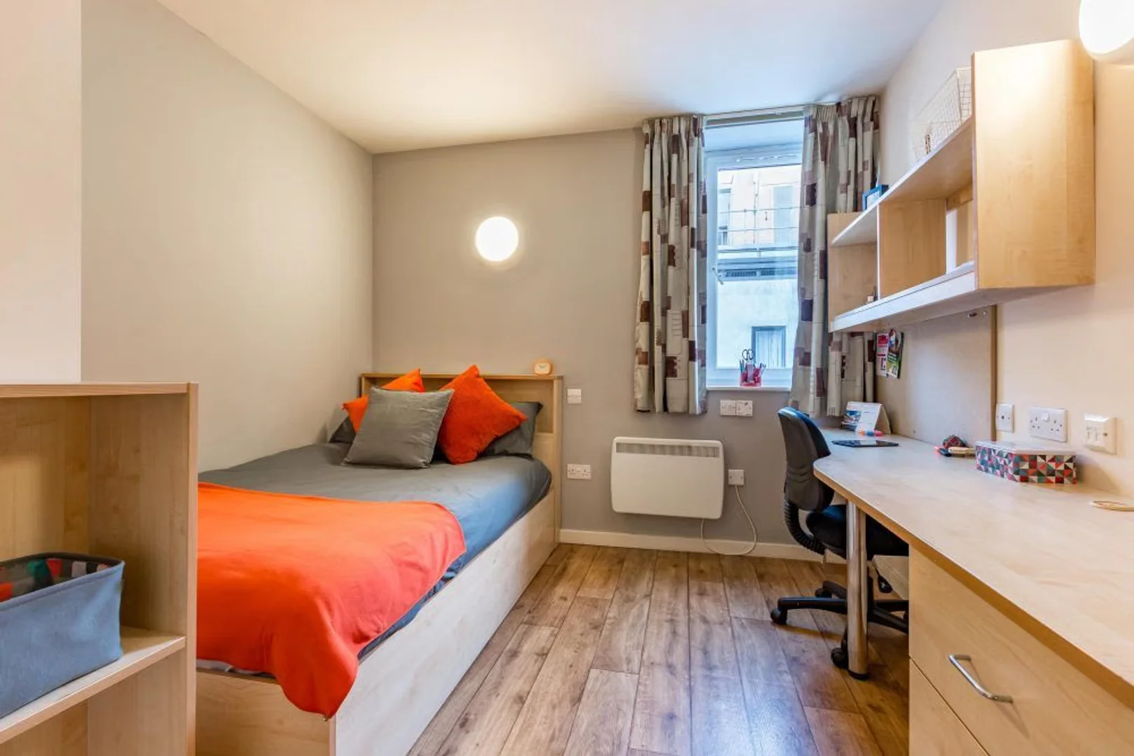 Zimmer in Studentenwohnung in zu vermieten, voll möbliert