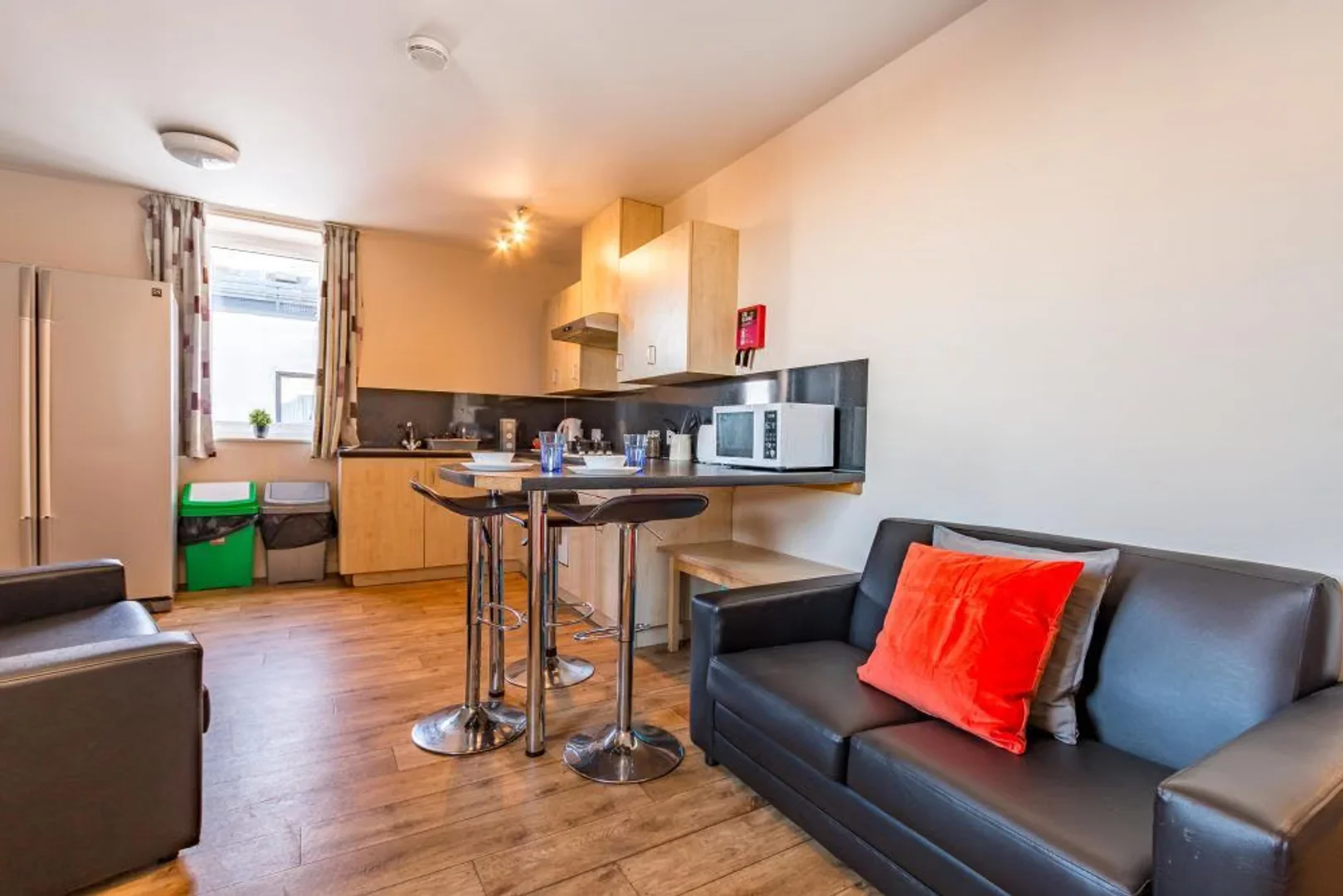 Zimmer in Studentenwohnung in zu vermieten, voll möbliert