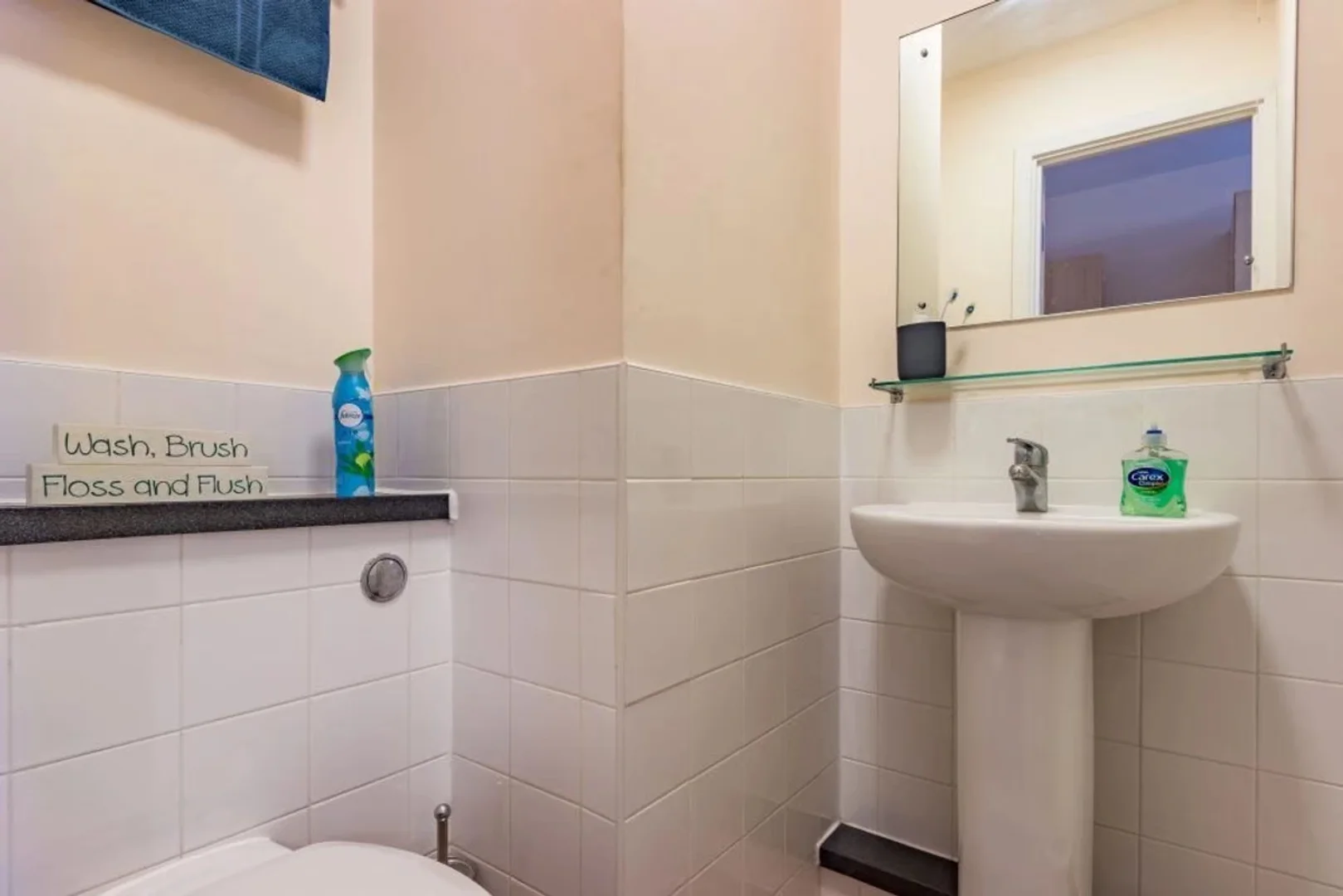 Quarto para alugar em apartamento de estudantes em , totalmente mobilado