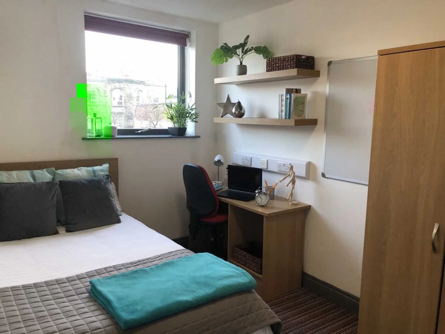 Chambre abordable pour les étudiants avec un bon éclairage dans 