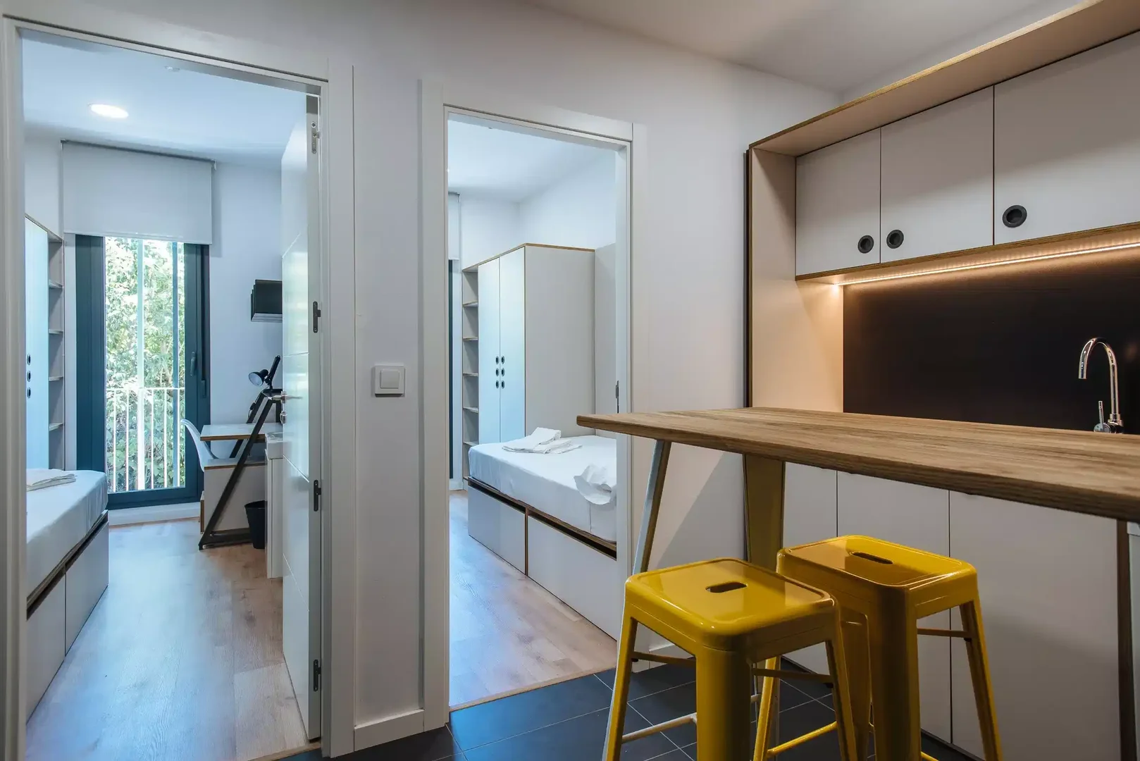 Studio d'étudiant minimaliste dans  avec agencement efficace