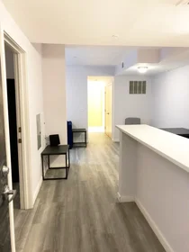 Quarto privado em North 15th Street, imagem 1 de 10
