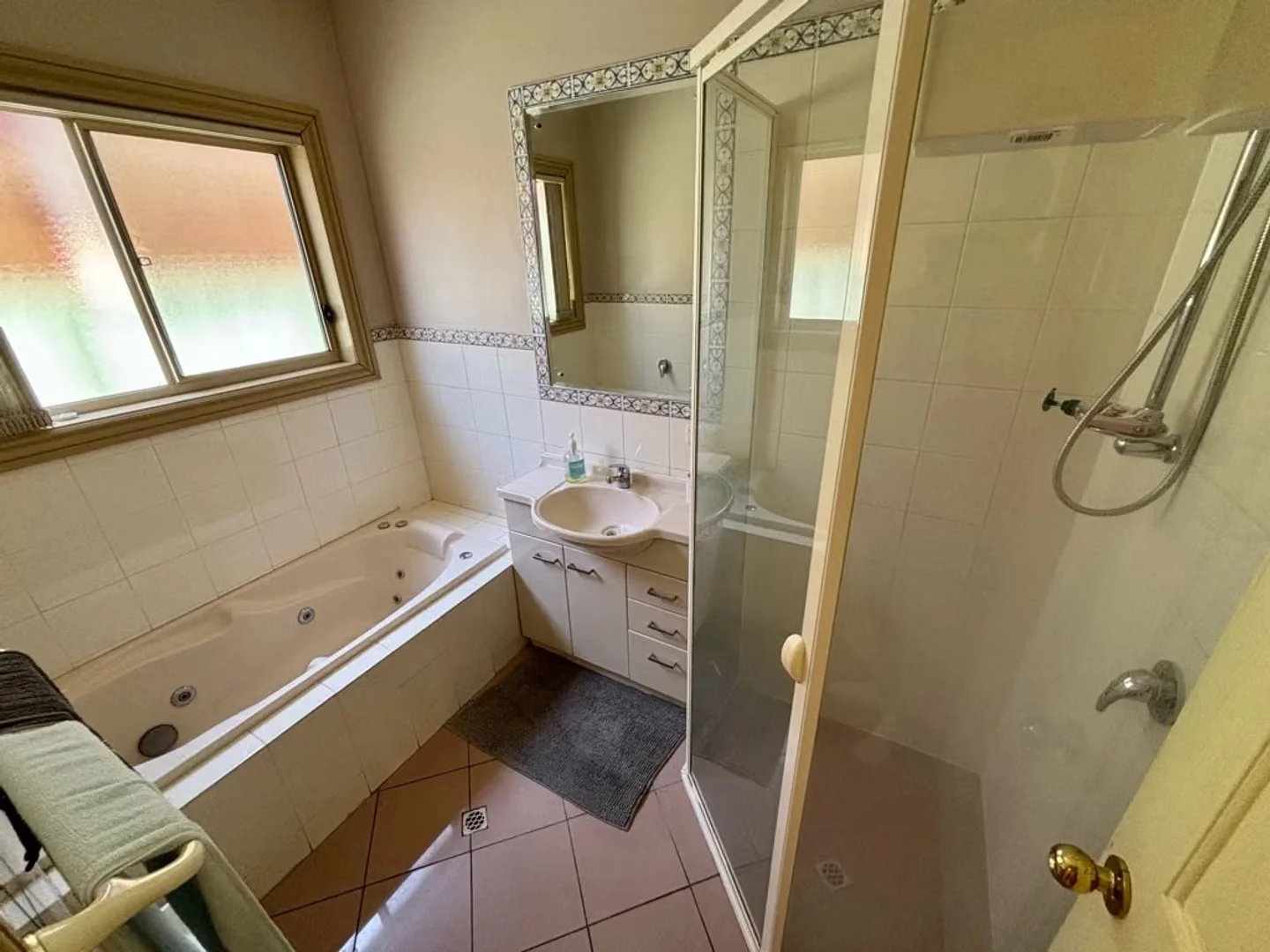 Chambre confortable pour étudiants disponible dans 