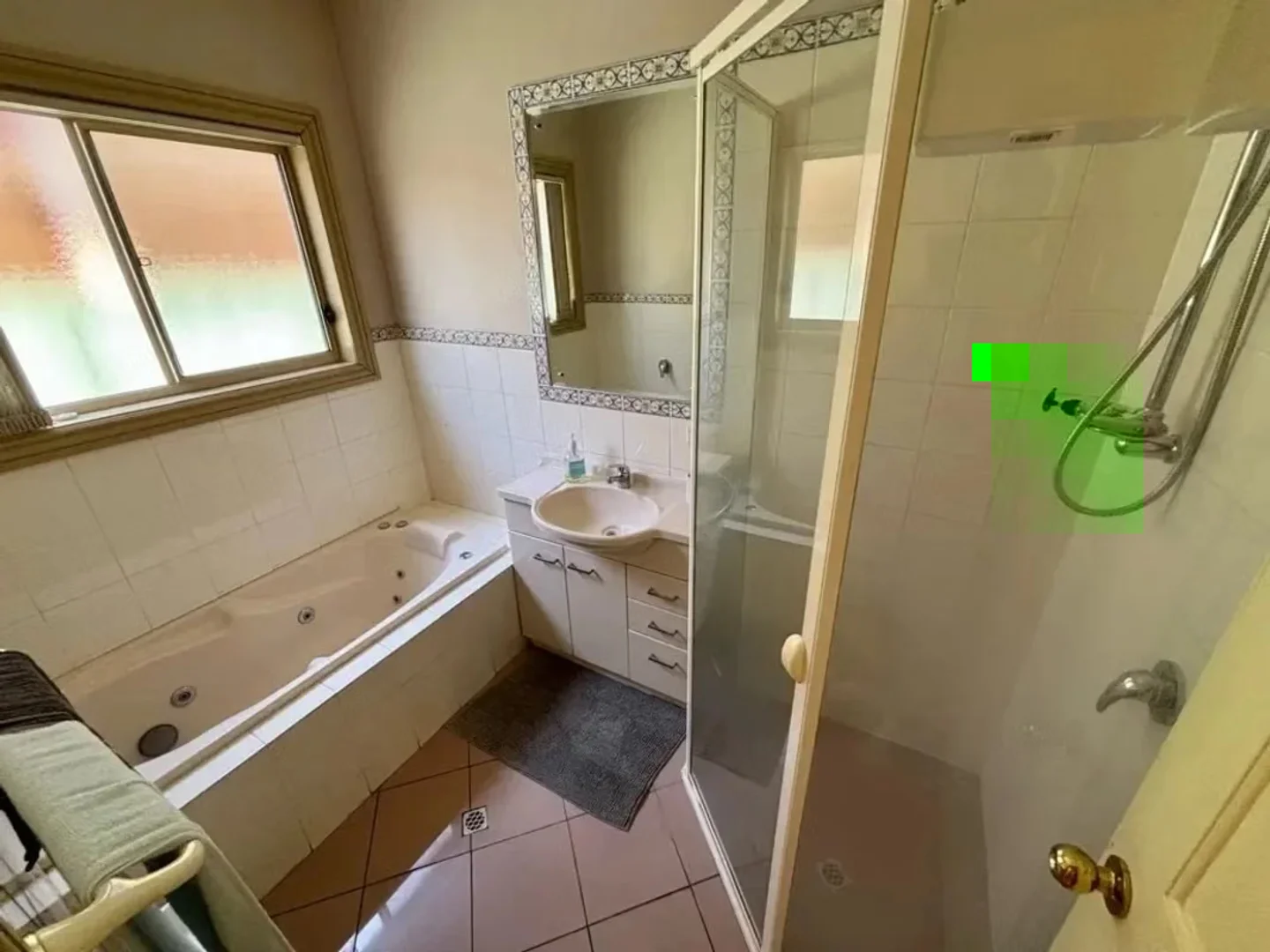 Habitación estudiantil funcional perfecta para estudiar en 