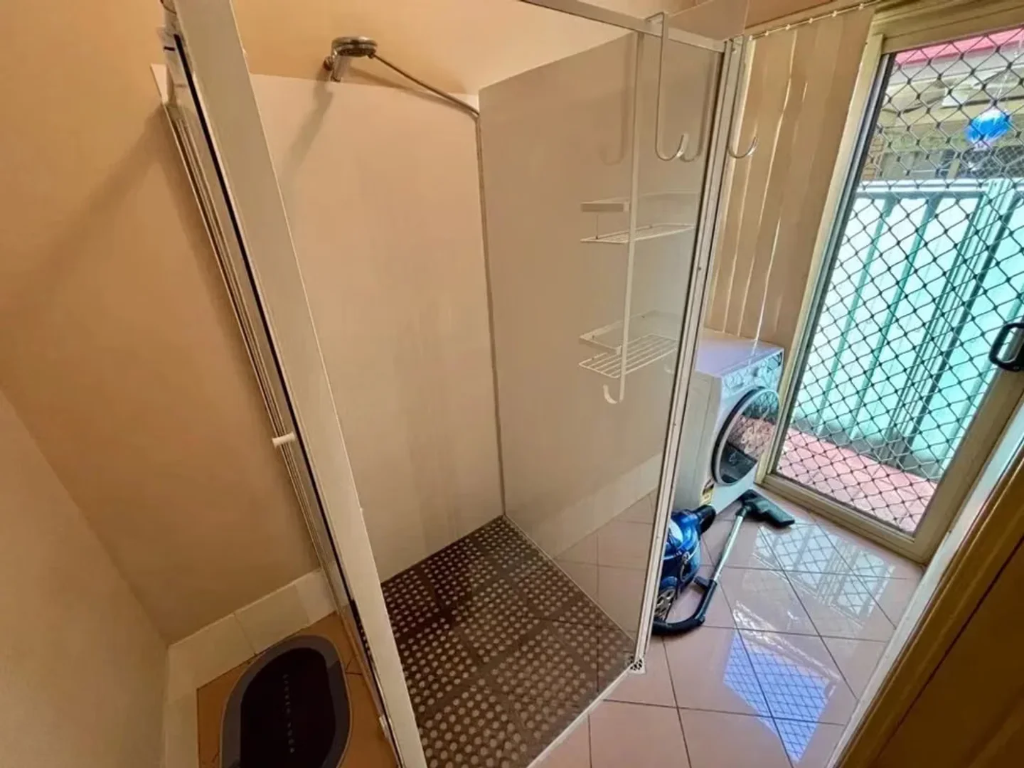 Habitación estudiantil económica cerca del campus en 