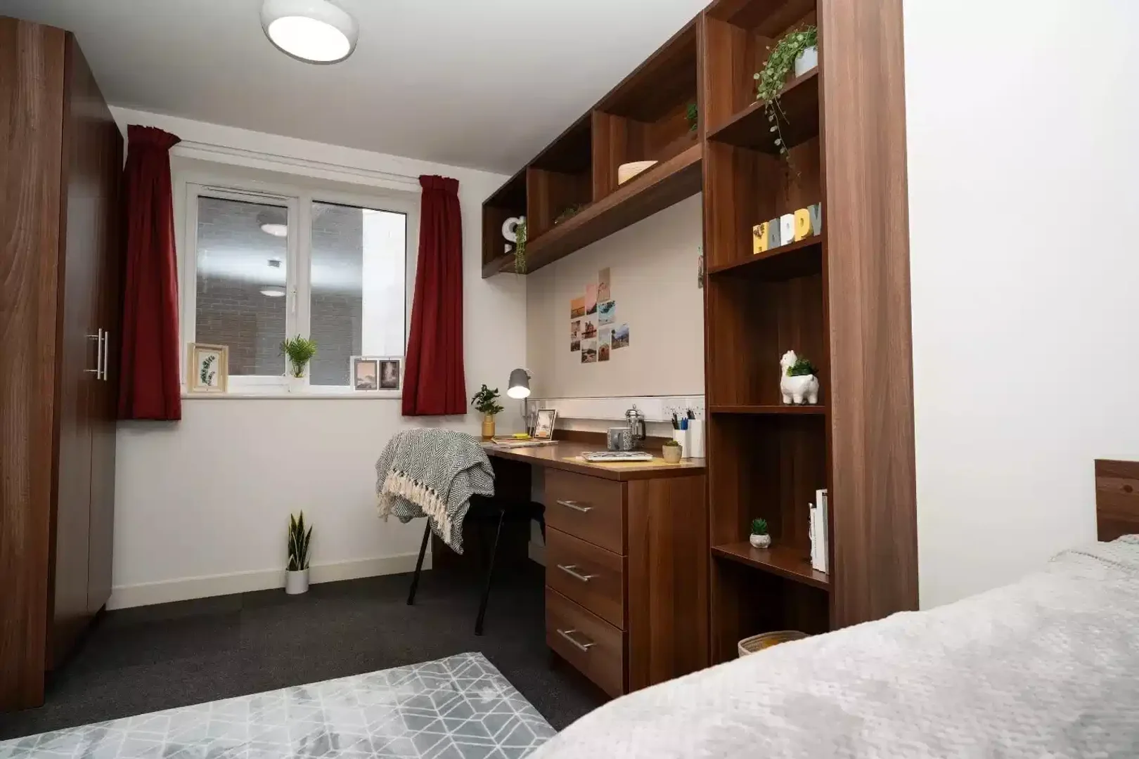 Habitación estudiantil económica con ubicación conveniente en 