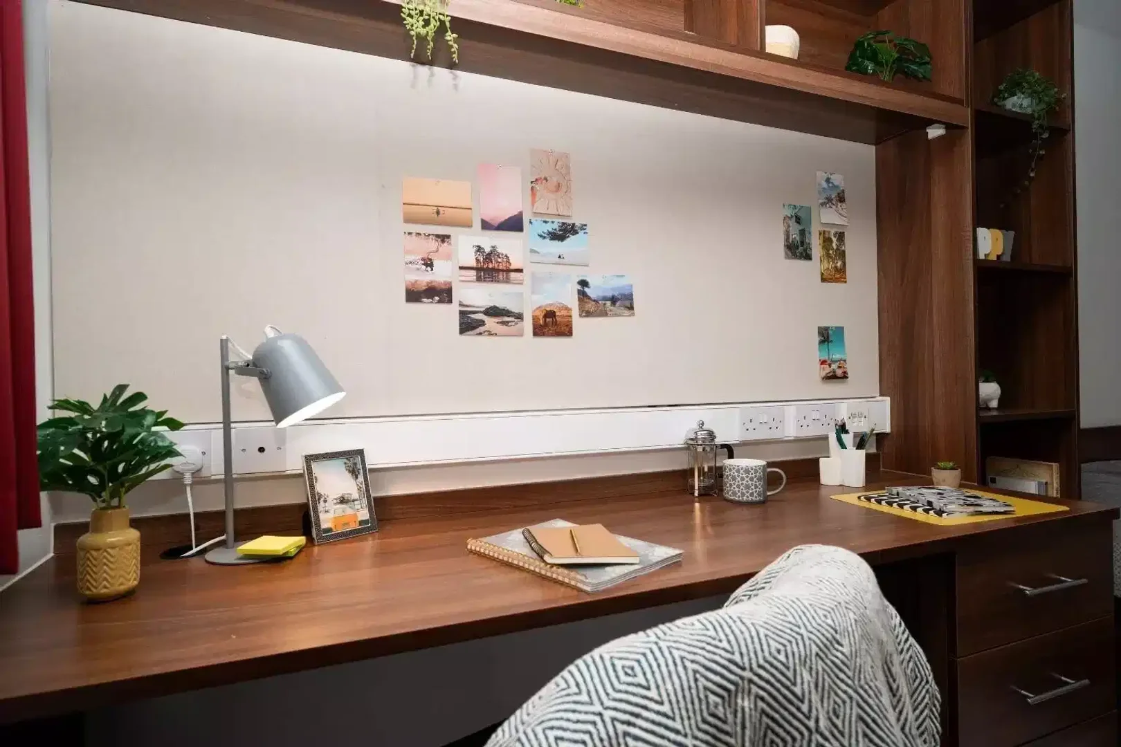 Zimmer in Studentenwohnung in zu vermieten, voll möbliert