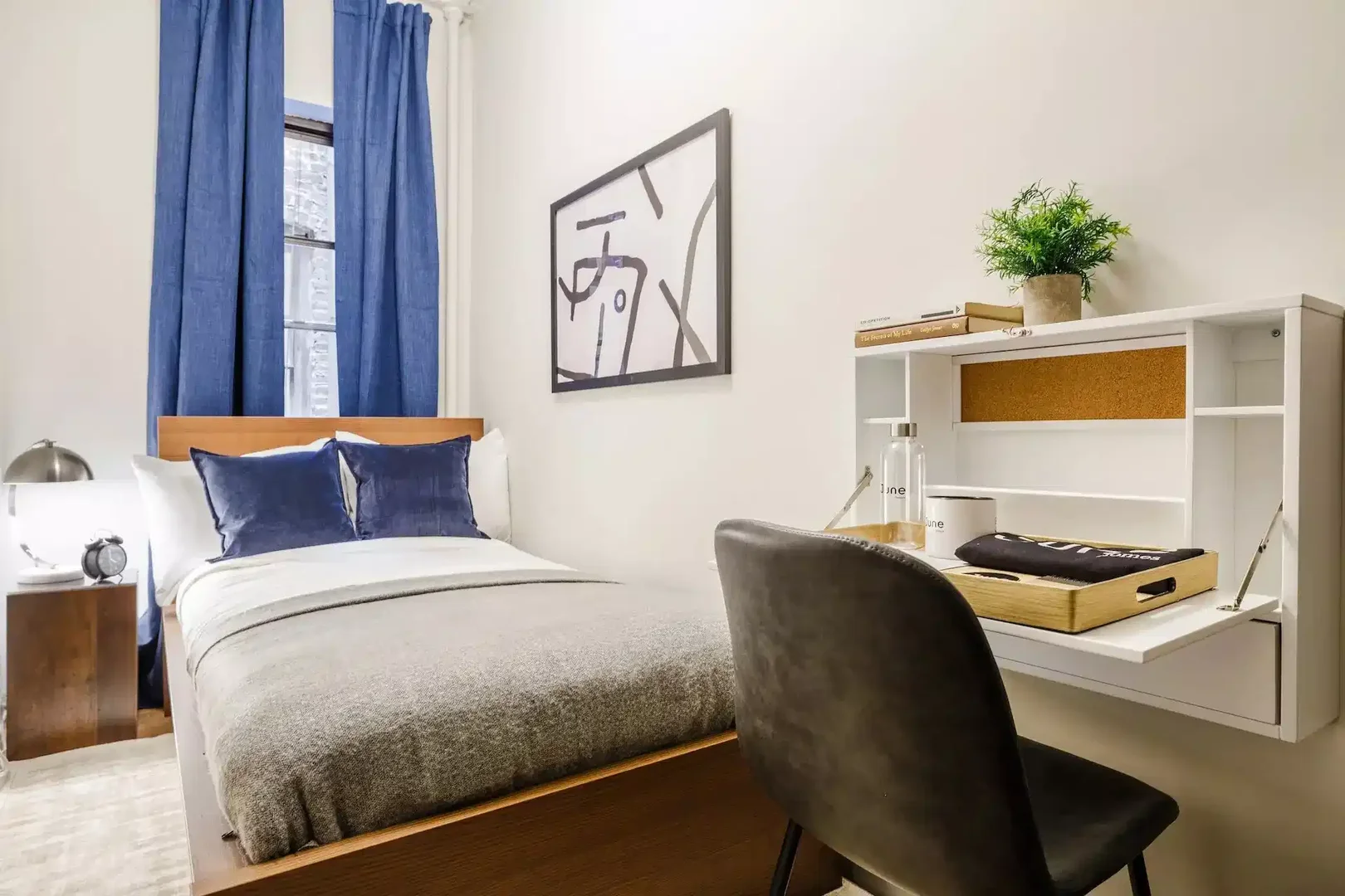 Chambre abordable pour les étudiants avec un bon éclairage dans 