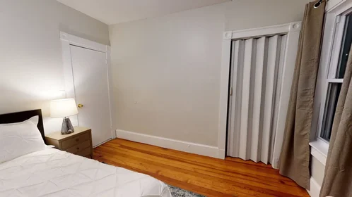 Chambre privée à 02143, image 11 de 49