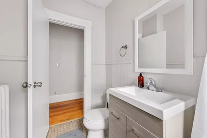 Chambre privée à 02143, image 14 de 49